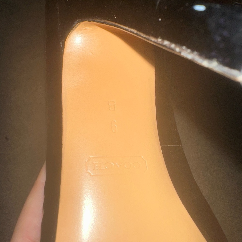 A beutiful coach pump shoes - Picture 9 of 9